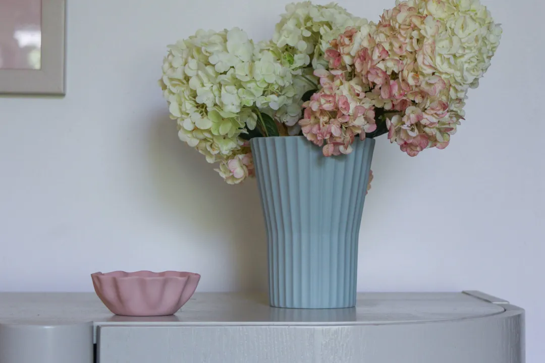 ruffle_bowl_icy_pink_xs_3.webp Marmoset Found Bowls | Ceramics | Ruffle Bowl Icy Pink (XS)